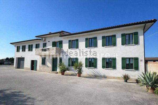 esavano in vendita a Legnago in zona Porto