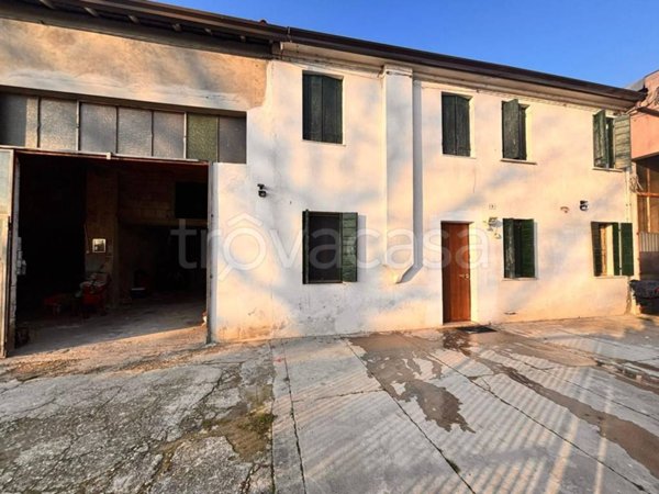 casa indipendente in vendita a Legnago in zona Porto