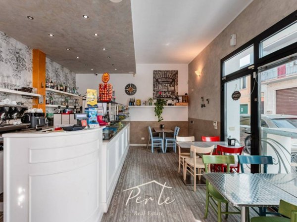 negozio in vendita a Legnago in zona Porto