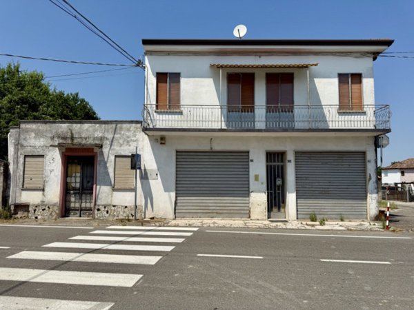 casa indipendente in vendita a Legnago in zona Vangadizza