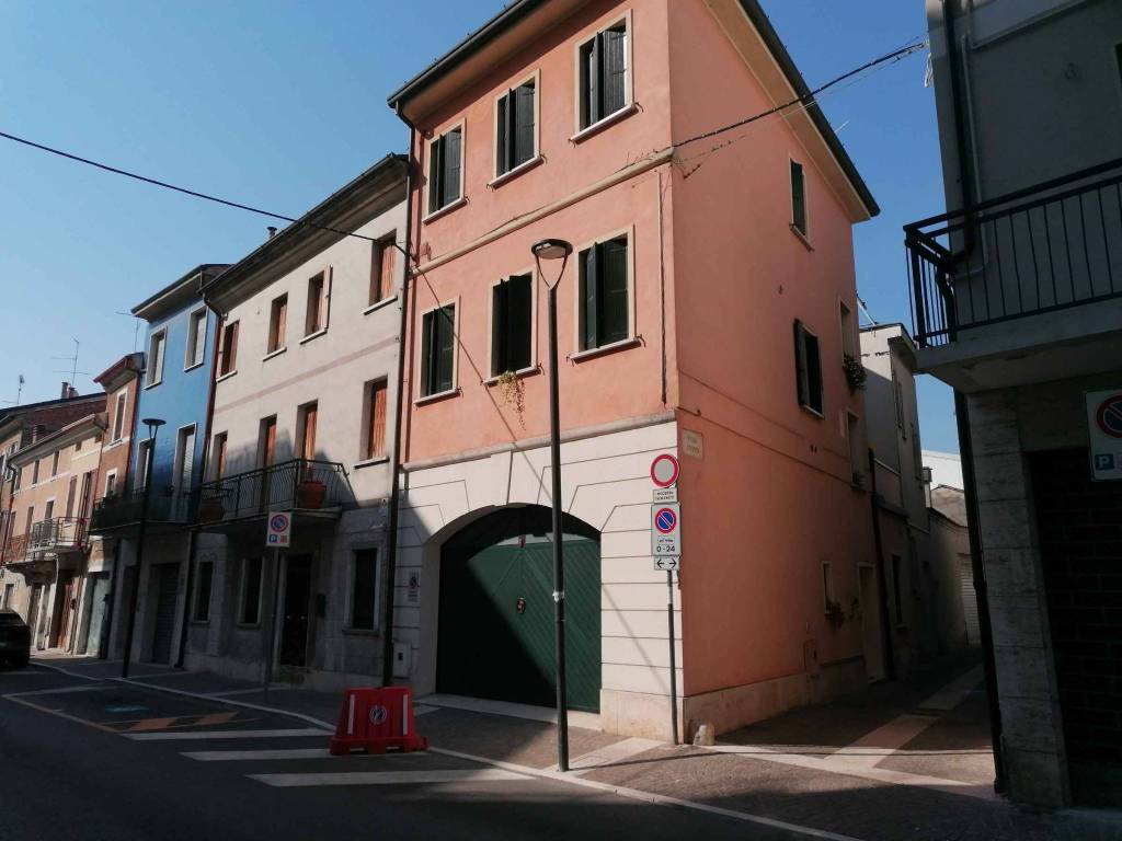 casa indipendente in vendita a Legnago in zona Porto