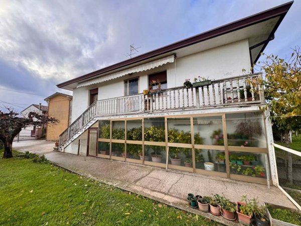 casa indipendente in vendita a Legnago in zona Porto
