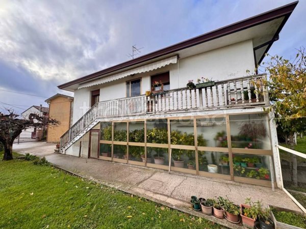 casa indipendente in vendita a Legnago in zona Porto