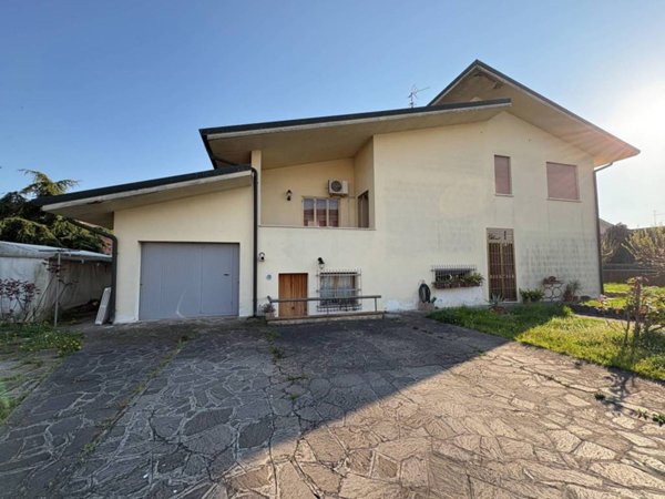 casa indipendente in vendita a Legnago in zona Porto