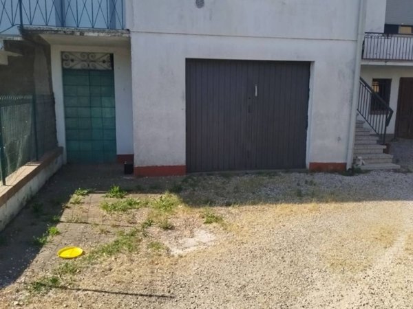 locale commerciale in vendita a Legnago in zona Vangadizza