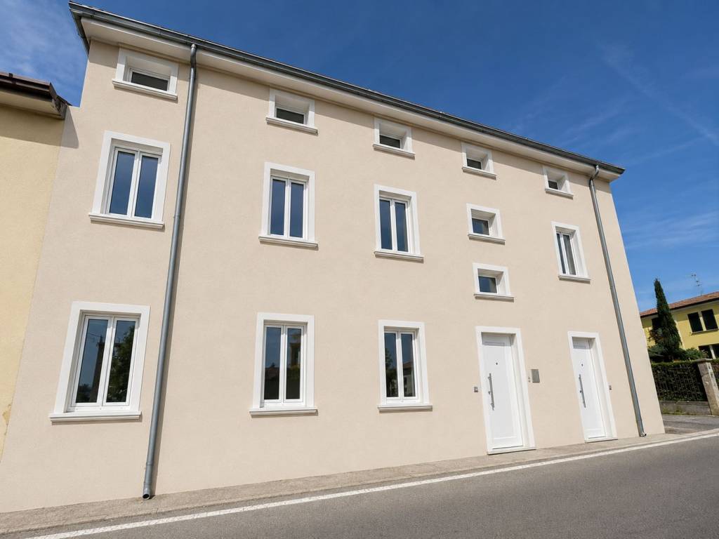 intera palazzina in vendita a Legnago in zona Porto