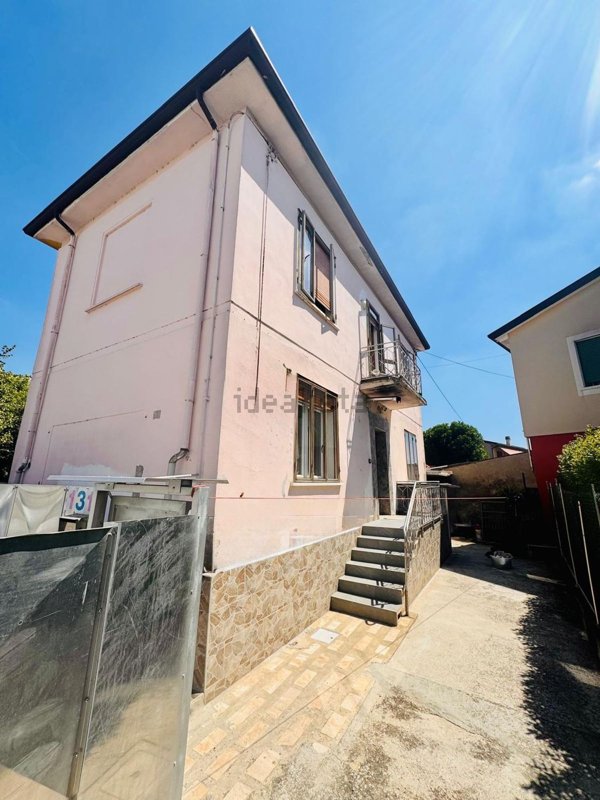 casa indipendente in vendita a Legnago in zona Porto