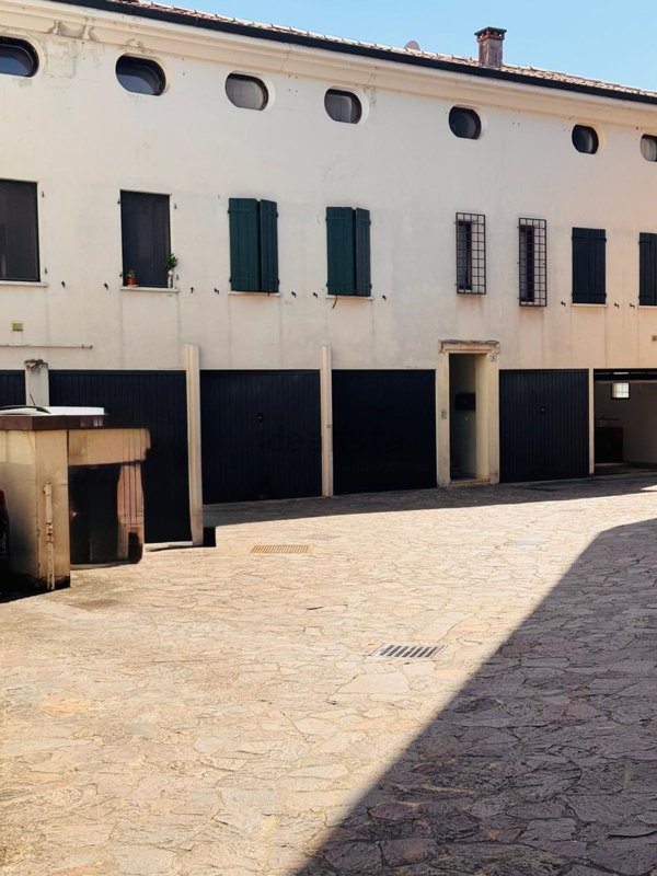 appartamento in vendita a Legnago in zona Porto