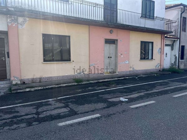 appartamento in vendita a Legnago in zona Porto