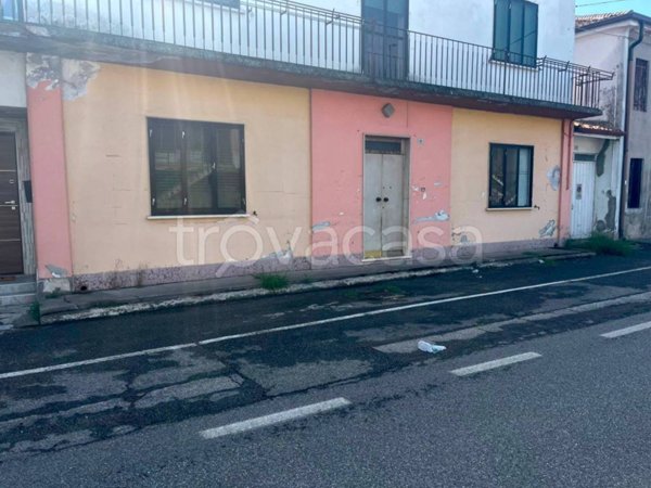 appartamento in vendita a Legnago in zona Porto