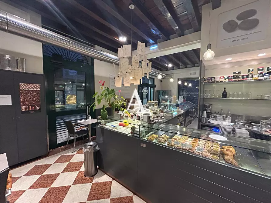 negozio in vendita a Legnago in zona Porto