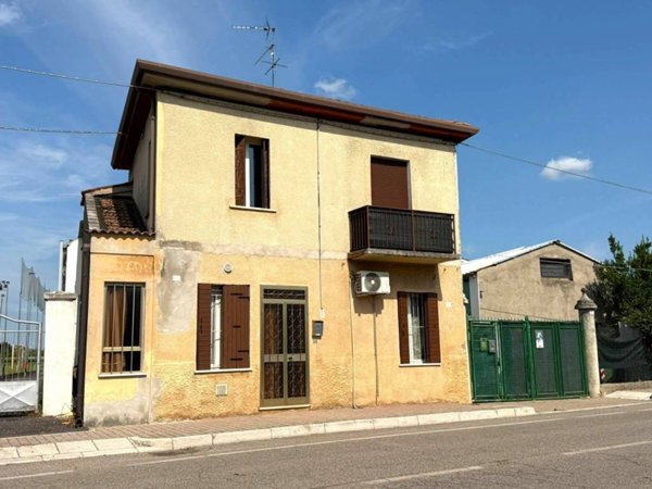 casa indipendente in vendita a Legnago in zona Porto