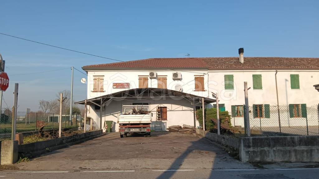 casa indipendente in vendita a Legnago in zona San Pietro