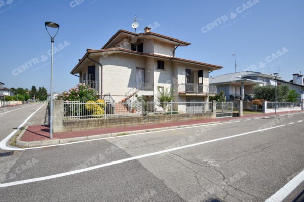 casa indipendente in vendita a Legnago in zona Porto