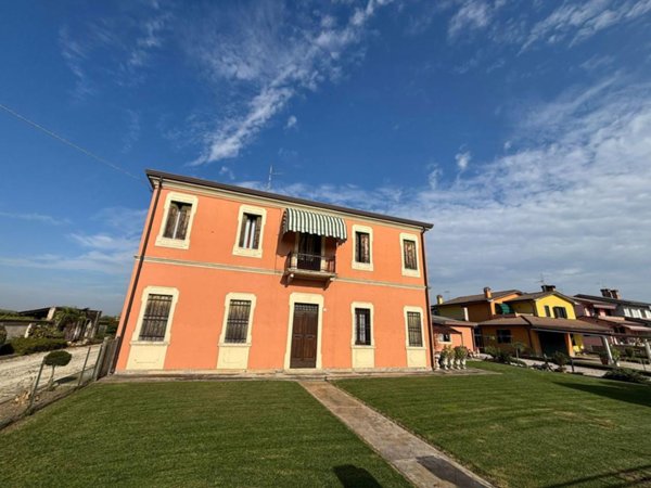 casa indipendente in vendita a Legnago in zona Porto