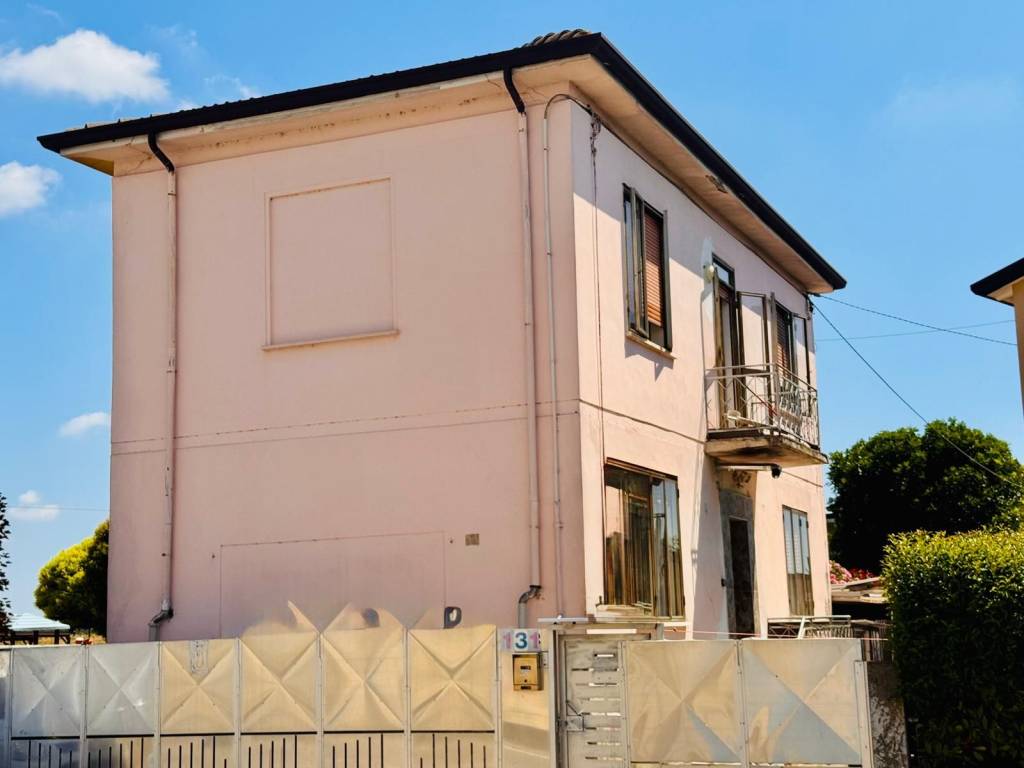 casa indipendente in vendita a Legnago in zona Porto