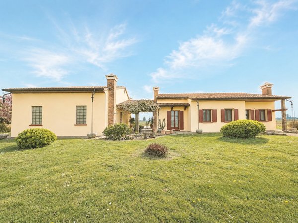 casa indipendente in vendita a Legnago in zona Porto