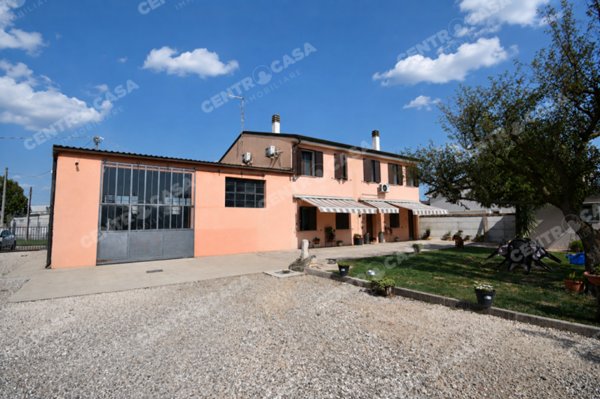 casa indipendente in vendita a Legnago in zona Porto