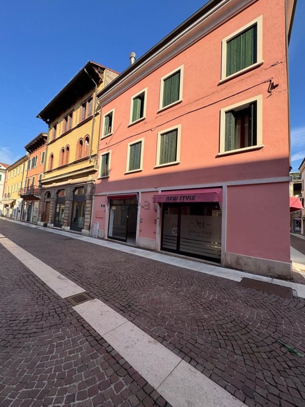 ufficio in vendita a Legnago in zona Porto