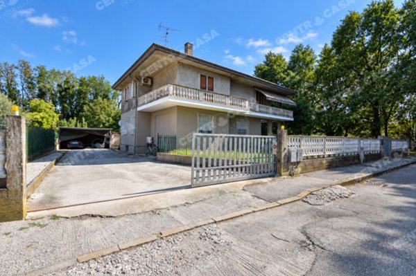 casa indipendente in vendita a Legnago in zona Porto