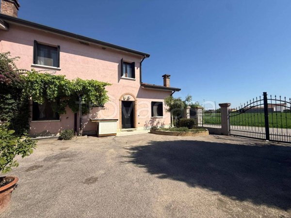 casa indipendente in vendita a Legnago in zona Porto