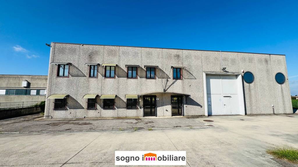 locale commerciale in vendita a Legnago