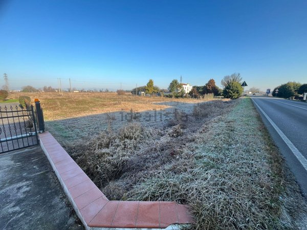terreno in vendita a Legnago in zona Porto