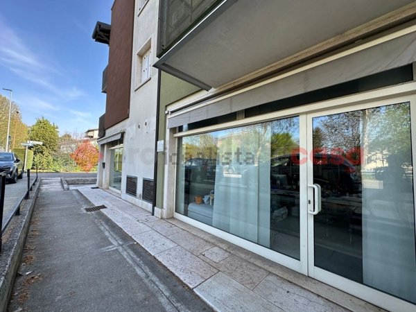 locale commerciale in vendita a Legnago in zona Porto