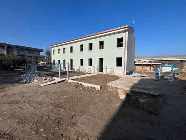 casa indipendente in vendita a Legnago in zona Terranegra