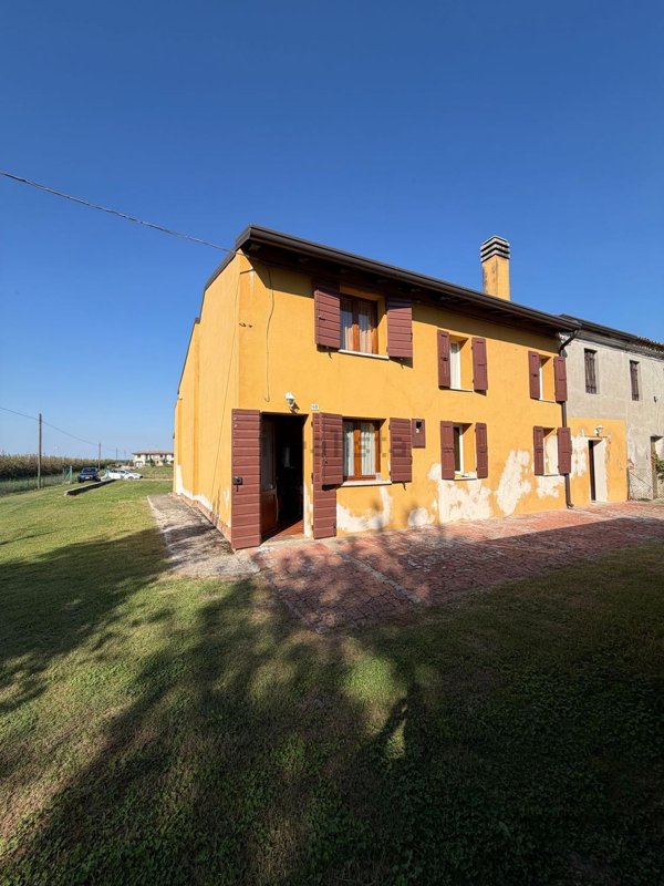 casa indipendente in vendita a Legnago in zona Porto