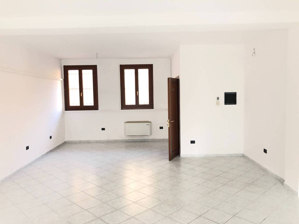 locale commerciale in vendita a Legnago