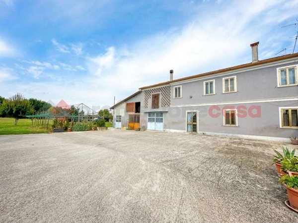 casa indipendente in vendita a Legnago in zona Porto
