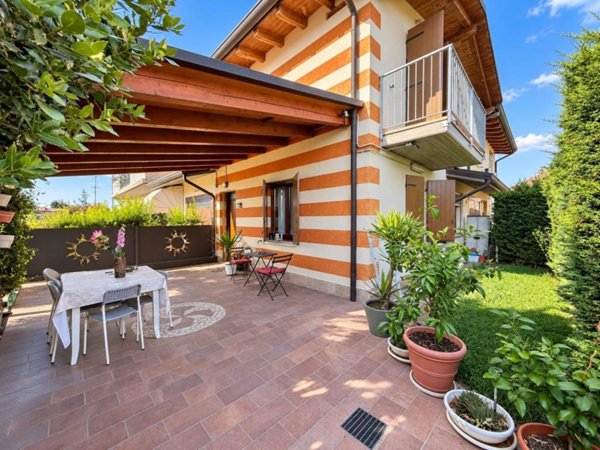 casa indipendente in vendita a Legnago in zona Vigo