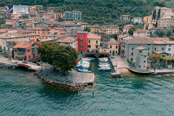 casa indipendente in vendita a Malcesine in zona Cassone