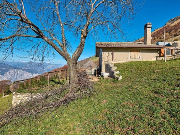 casa indipendente in vendita a Malcesine