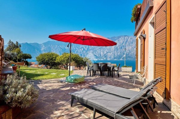 casa indipendente in vendita a Malcesine in zona Navene