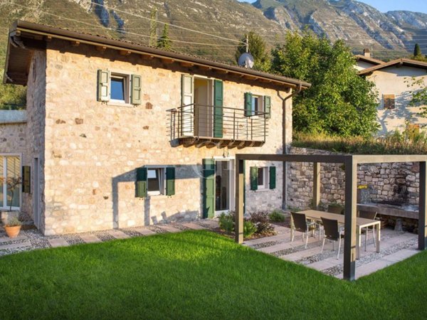 casa indipendente in vendita a Malcesine