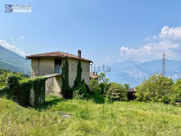 casale in vendita a Malcesine in zona Campiano