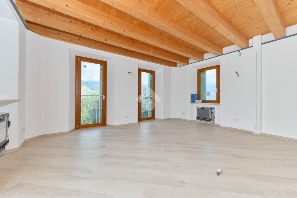 appartamento in vendita a Malcesine in zona Cassone