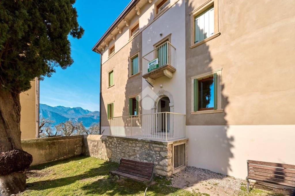 appartamento in vendita a Malcesine in zona Cassone