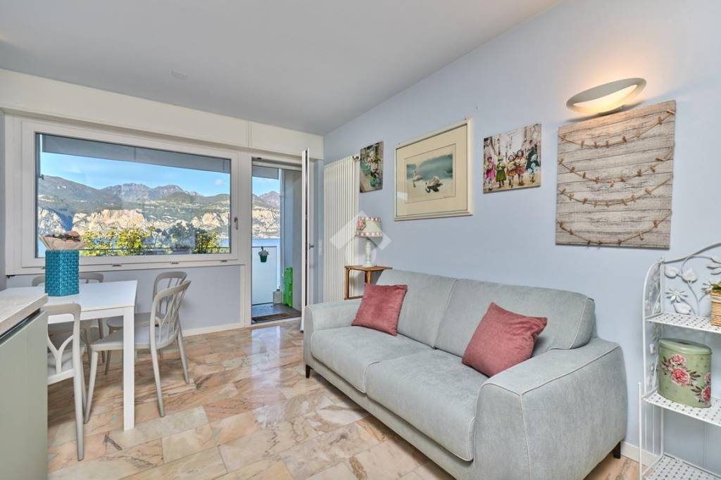 appartamento in vendita a Malcesine in zona Val di Sogno