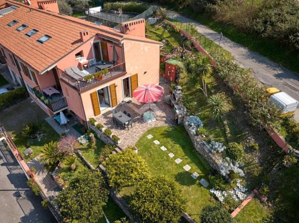 casa indipendente in vendita a Malcesine in zona Navene