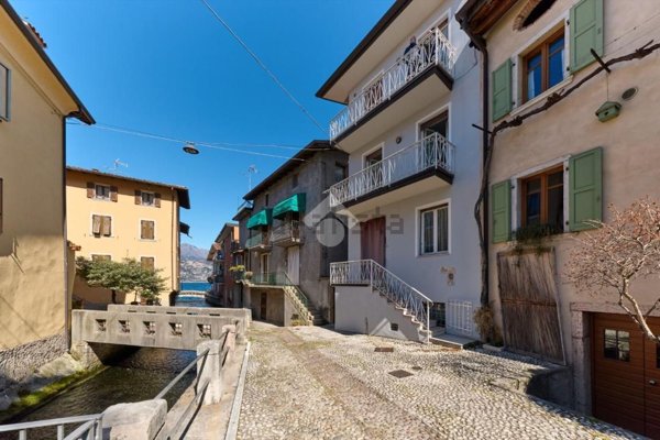appartamento in vendita a Malcesine in zona Cassone
