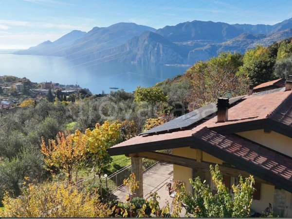 casa indipendente in vendita a Malcesine in zona Campiano
