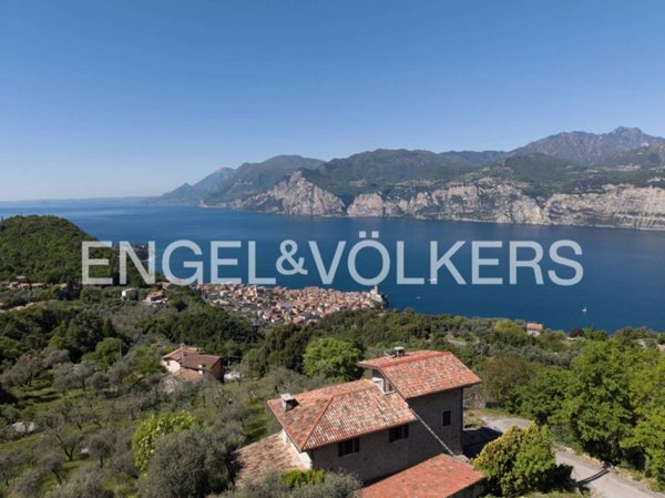 casa indipendente in vendita a Malcesine in zona Campiano
