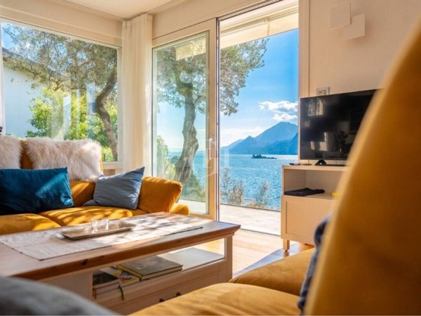 casa indipendente in vendita a Malcesine in zona Cassone
