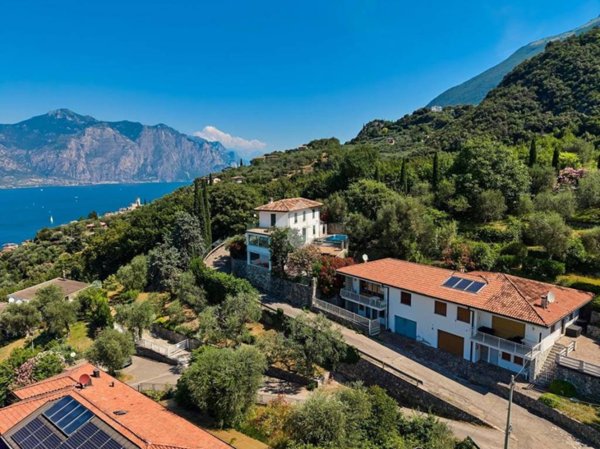 casa indipendente in vendita a Malcesine in zona Campiano