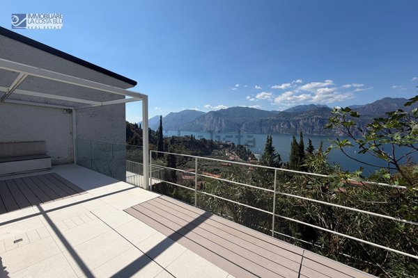 casa indipendente in vendita a Malcesine in zona Campiano