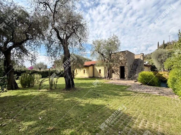 casa indipendente in vendita a Malcesine in zona Navene