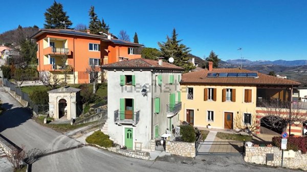 appartamento in vendita a Mezzane di Sotto in zona Castagnè